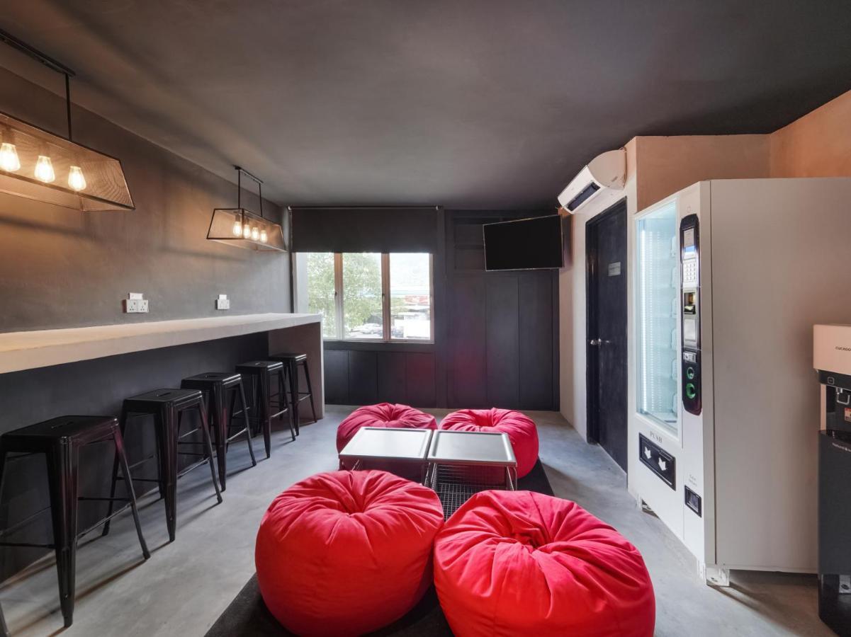 Oyo 89635 Modular Langkawi Capsule Hotel Padang Mat Sirat Exterior photo